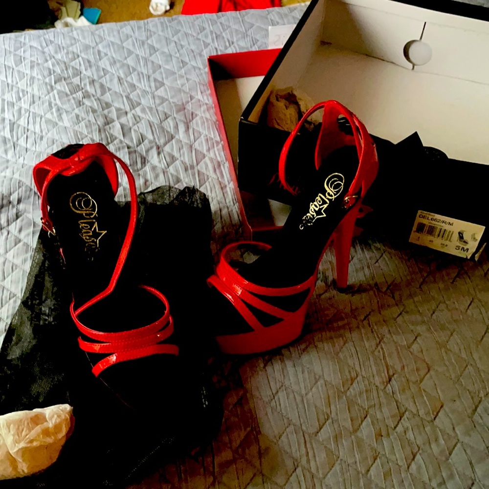 Red and black Size 5 pleaser Delight-662